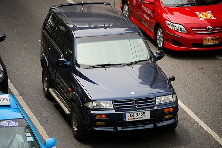 De Tweeling: Mercedes-Benz Musso, SsangYong Musso,