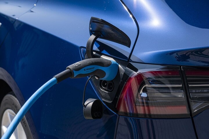 Tesla Model 3 laden EV elektrisch rijden