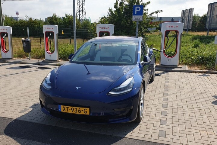 Tesla Model 3 superchargen
