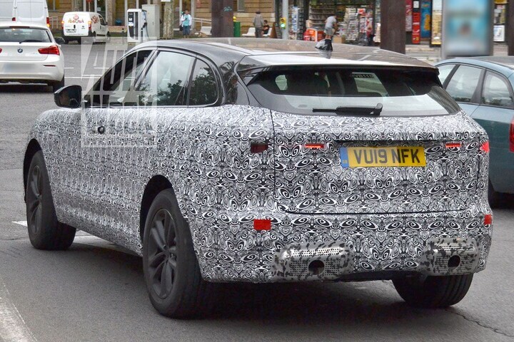 Jaguar F-Pace facelift spyshots