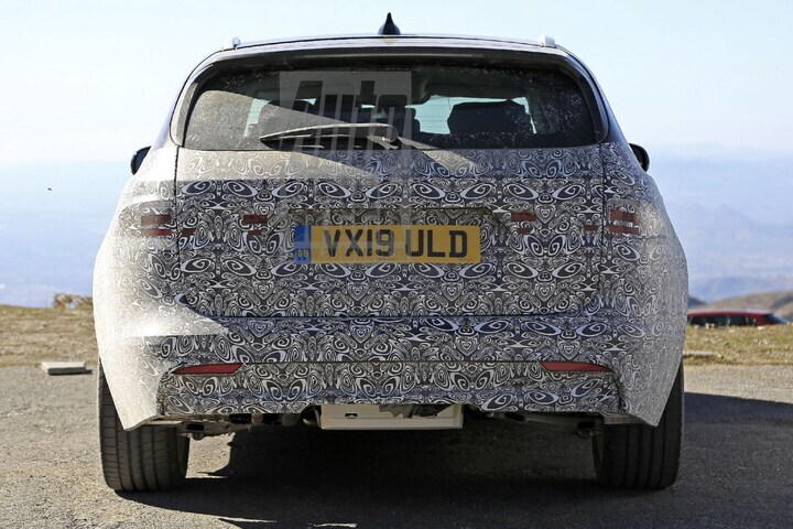 Jaguar XF Sportback facelift spyshots