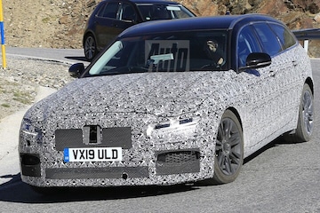 Jaguar XF Sportback facelift spyshots