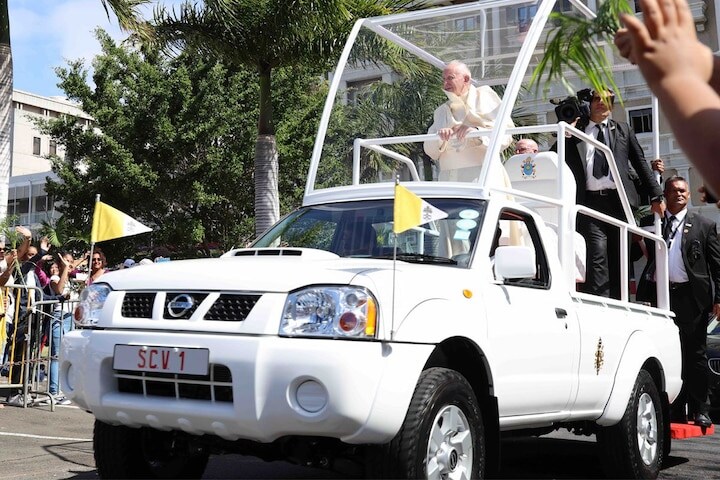 Nissan Navara (P300) Popemobile