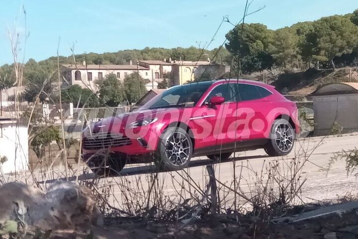 Aston Martin DBX