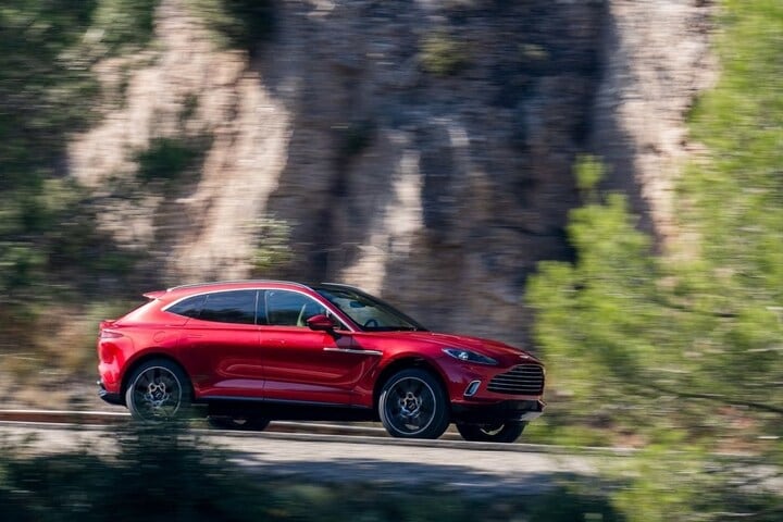 Aston Martin DBX