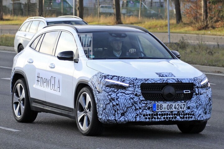 Mercedes-Benz GLA spyshots