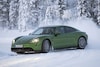 Porsche Taycan sneeuw