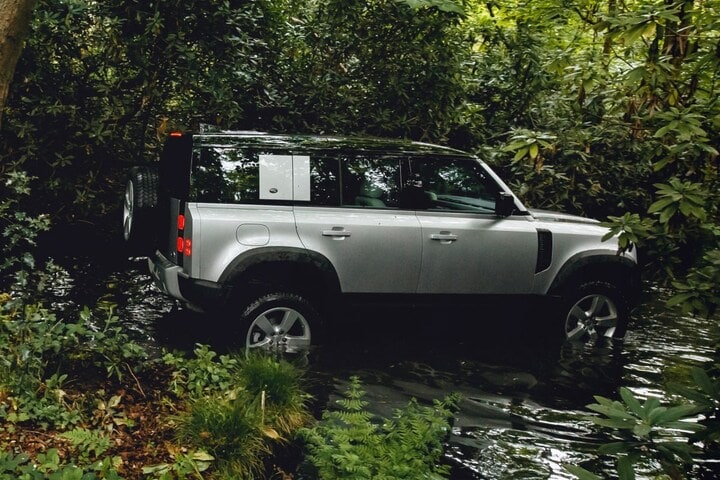 Land Rover Defender 110