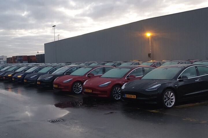 Tesla Model 3 Rotterdam haven aflevering