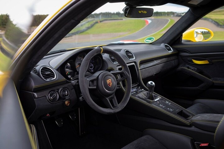 Porsche 718 Cayman GT4