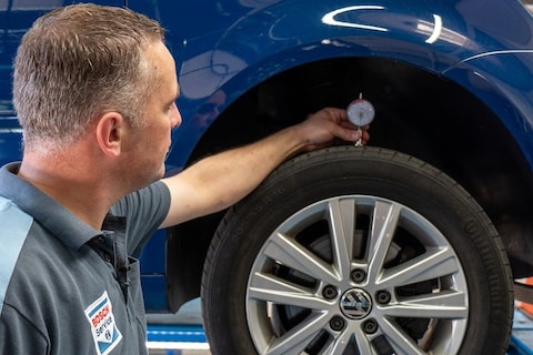 Verschil tussen APK en onderhoud bij een garage