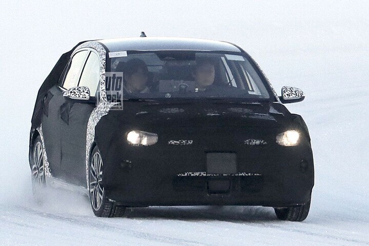 Kia Rio facelift spyshots