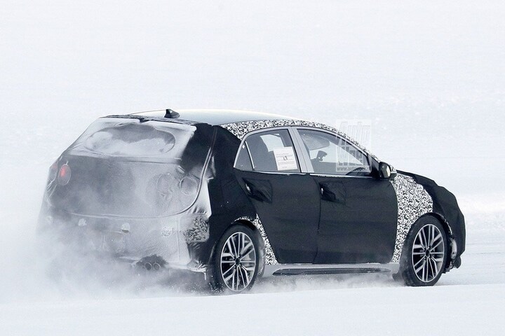 Kia Rio facelift spyshots