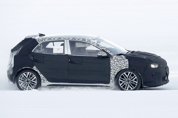 Kia Rio facelift spyshots