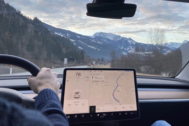 Tesla Model 3 sneeuw wintersport
