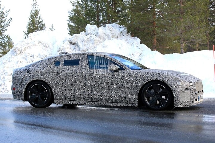 Spyshots Jaguar XJ