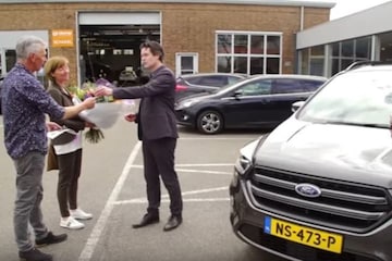 Ford dealer verkoop showroom
