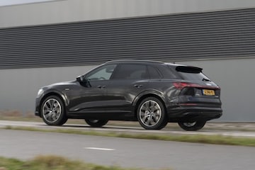Audi E-tron Quattro 50 zwart achterkant