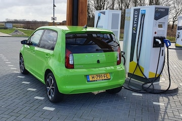 Skoda Citigo-e iV snelladen Fastned laadpaal EV
