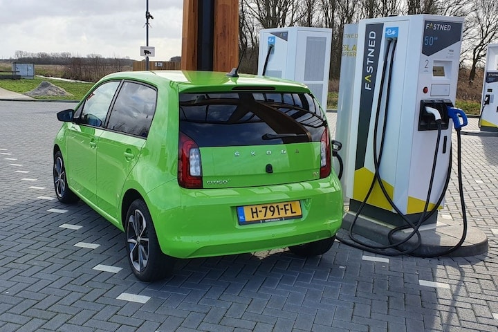 Skoda Citigo-e iV snelladen Fastned laadpaal EV