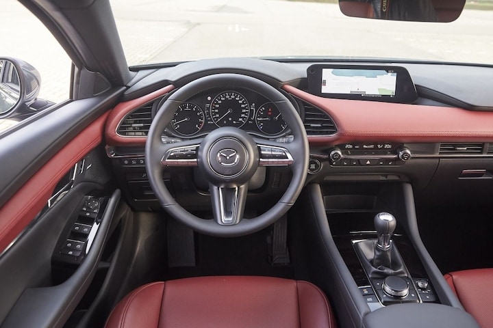 Mazda 3 SkyActiv-X 180 Luxury dashboard interieur