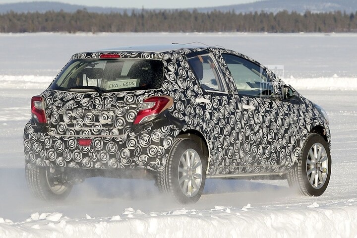 Toyota Yaris cross-over spyshots