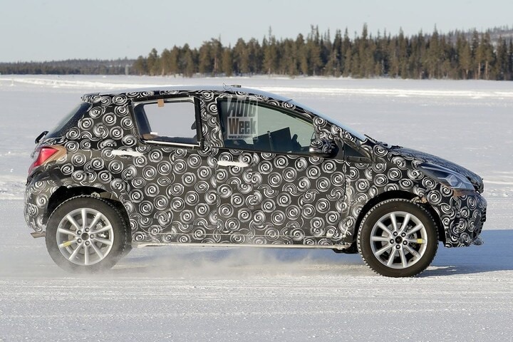 Toyota Yaris cross-over spyshots