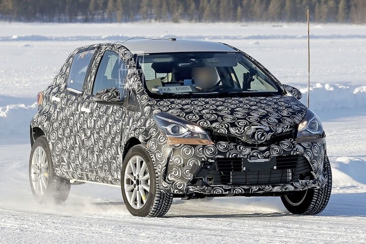 Toyota Yaris cross-over spyshots