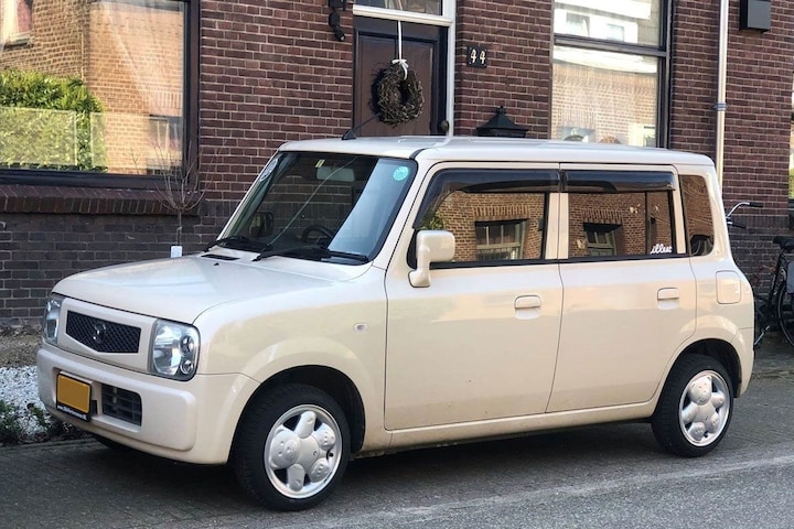 Mazda Spiano In het Wild
