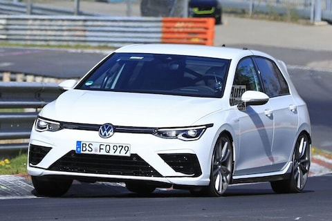 Nieuwe Volkswagen Golf R jaagt over de 'Ring'