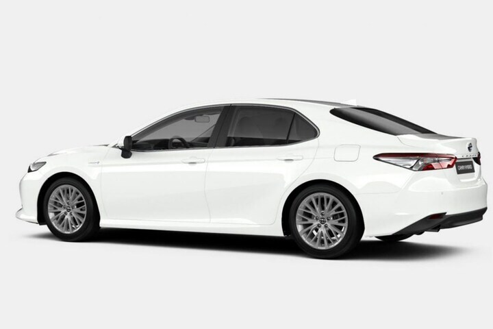 Toyota Camry 2.5 Hybrid Active back to basics