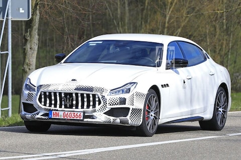 Gefacelifte Maserati Quattroporte onderweg