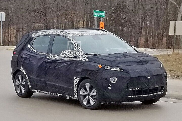 Spyshots Chevrolet Bolt cross-over