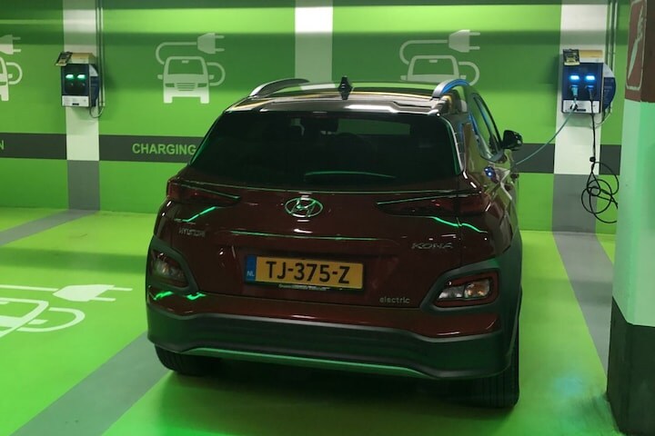 Laadplek elektrische auto EV parkeergarage