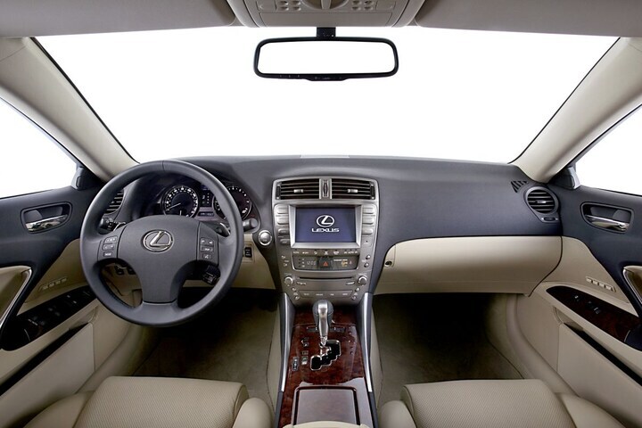 Lexus IS
