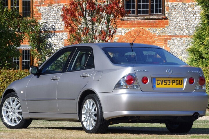 Lexus IS