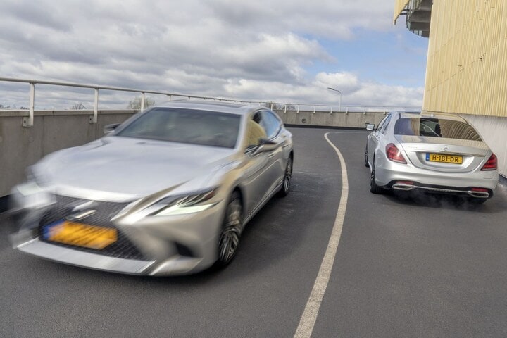 Directieauto Lexus Mercedes-Benz limousine