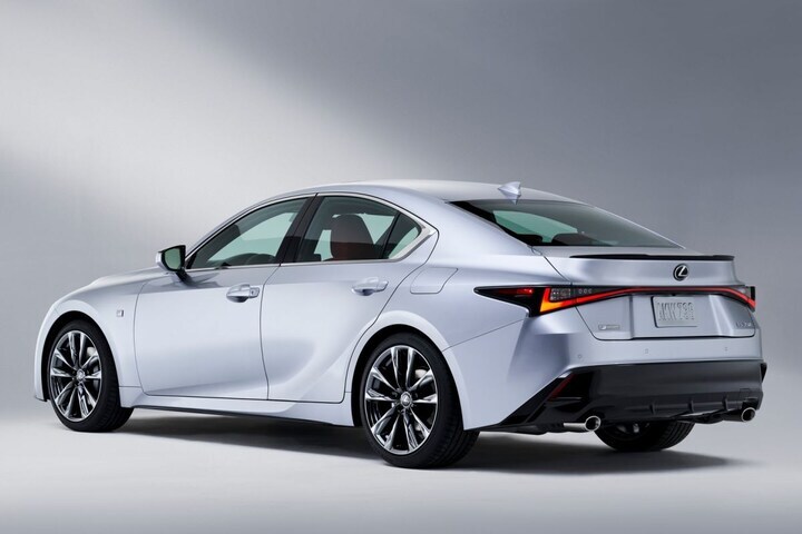 Lexus IS