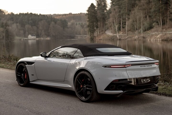 Aston Martin DBS Superleggera Volante