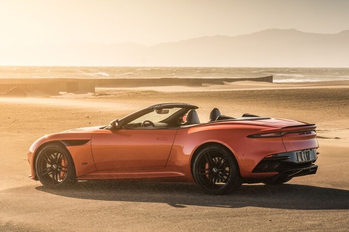 Aston Martin DBS Superleggera Volante