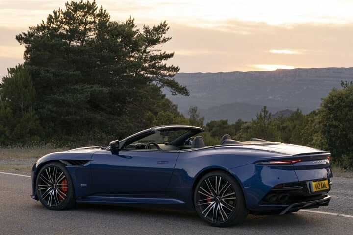 Aston Martin DBS Superleggera Volante
