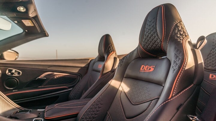 Aston Martin DBS Superleggera Volante