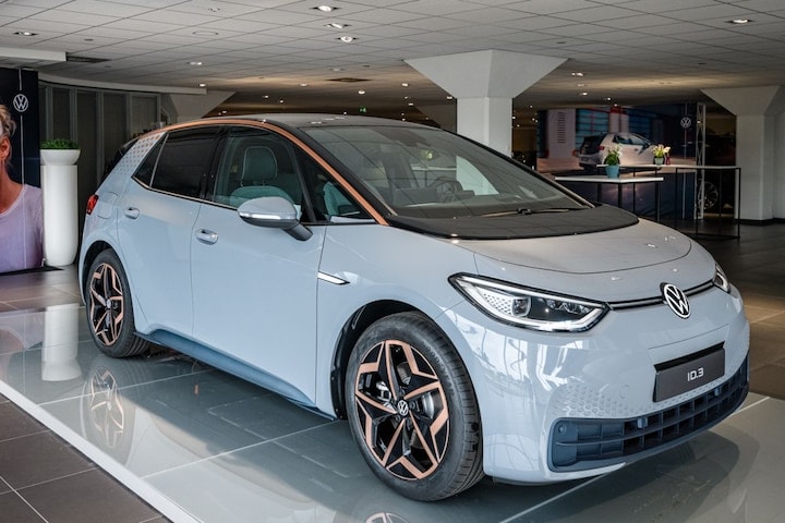 Volkswagen ID.3 dealer showroom garage 
