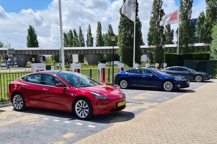 Tesla V3 Supercharger