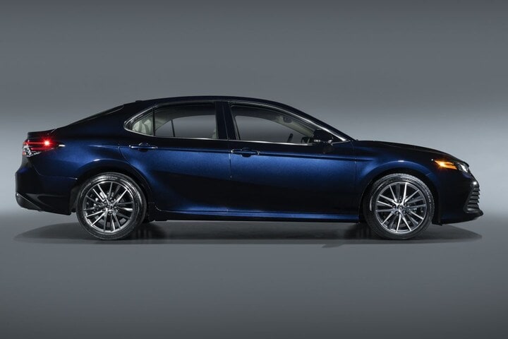 Toyota Camry 2021