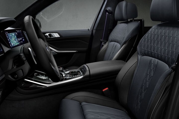 BMW X7 Dark Shadow Edition