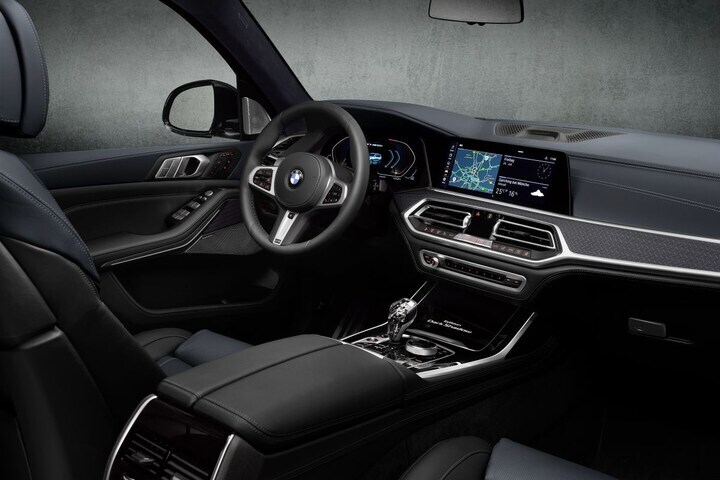 BMW X7 Dark Shadow Edition
