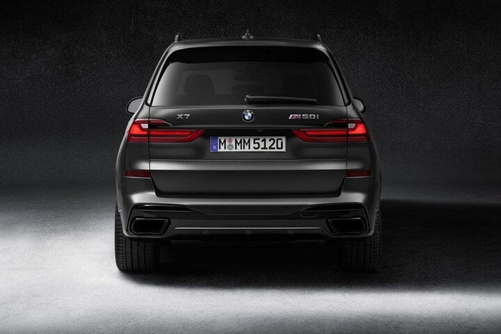 BMW X7 Dark Shadow Edition