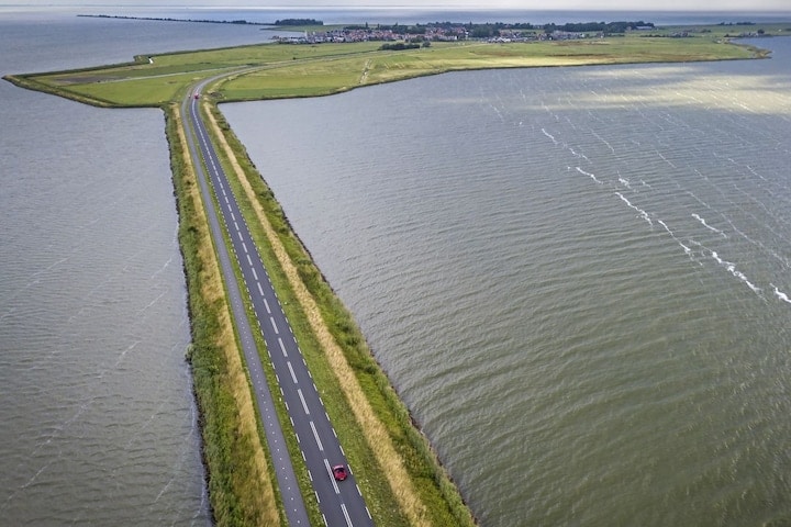 Dijk provenciale weg Mazda MX-5