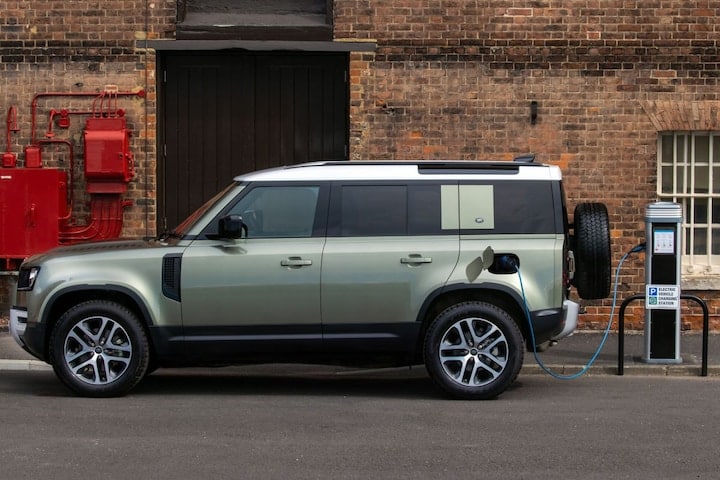 Land Rover Defender plug-in laadpaal Engeland Brit